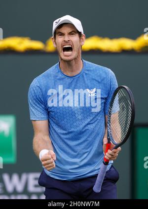 12. Oktober 2021 der Brite Andy Murray feiert den Sieg gegen den Deutschen Alexander Zverev bei den BNP Paribas Open 2021 im Indian Wells Tennis Garden in Indian Wells, Kalifornien. Obligatorischer Bildnachweis: Charles Baus/CSM Stockfoto