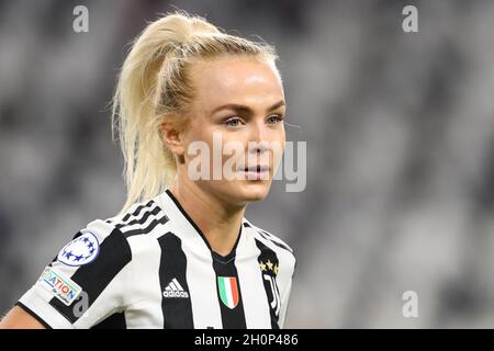 Turin, Italien, 13. Oktober 2021. Matilde Lundorf von Juventus während des UEFA Womens Champions League-Spiels im Juventus-Stadion in Turin. Bildnachweis sollte lauten: Jonathan Moscrop / Sportimage Kredit: Sportimage/Alamy Live News Stockfoto