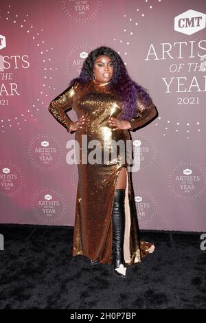 Nashville, USA. Oktober 2021. Yola nimmt am 13. Oktober 2021 an der CMT Artist of the Year 2021 in Nashville, Tennessee, Teil. Foto: Ed Rode/imageSPACE Kredit: Imagespace/Alamy Live News Stockfoto