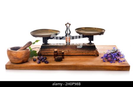 Roberval Balance vor weißem Hintergrund Stockfoto
