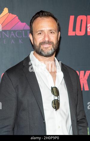 Universal City, CA - 13. Oktober 2021: Matt Shapira besucht Pinnacle Peak Picturs Premiere Film LOVE ON THE ROCK im Universal City Hilton, Universal City, CA am 13. Oktober 2021 Stockfoto