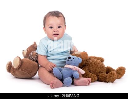 Baby mit Teddybären. Süßes Kind mit Teddybären isoliert auf Weiß Stockfoto