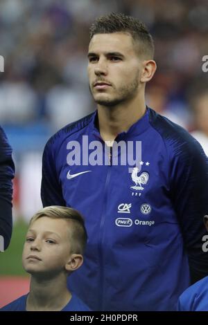 Datei-Foto vom 16. Oktober 2018 vonLucas Hernandez während des Fußballspiels der Nationenliga Frankreich gegen Deutschland im Stade de France in Saint-Denis, einem Vorort von Paris, Frankreich. Der französische Fußballnationalspieler und Verteidiger des FC Bayern München, Lucas Hernandez, wurde von einem spanischen Gericht wegen des Brechens eines Haftbefodens im Jahr 2017 zu einer sechsmonatigen Haftstrafe verurteilt. Hernandez, 25, muss am Dienstag vor Gericht in Madrid erscheinen. Er hat gegen das Urteil Berufung eingelegt. Ihm und seiner Freundin Amelia Ossa Llorente wurden nach einem heftigen Streit Einhaltebefehlen auferlegt. Foto von Henri Szwarc/ABACAPRESS.COM Stockfoto