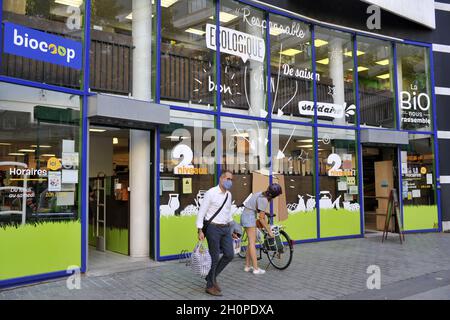 FRANKREICH. PARIS (75) 12. BEZIRK. EIN BIOCOOP SUPERMARKT (BIOCOOP IST DAS ERSTE NETZWERK VON BIO-LÄDEN IN FRANKREICH UND BIETET LEBENSMITTEL MIT DER BEZEICHNUNG O AN Stockfoto