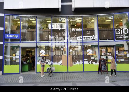 FRANKREICH. PARIS (75) 12. BEZIRK. EIN BIOCOOP SUPERMARKT (BIOCOOP IST DAS ERSTE NETZWERK VON BIO-LÄDEN IN FRANKREICH UND BIETET LEBENSMITTEL MIT DER BEZEICHNUNG O AN Stockfoto