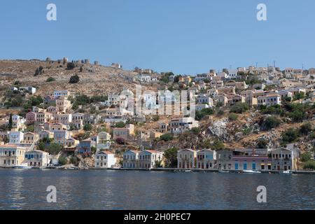 Aufnahme der schönen Symi-Insel im Dodekanes-Archipel bei Rhodos in Griechenland Stockfoto