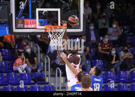 Barcelona, Spanien. Oktober 2021. 13. Oktober 2021, Barcelona, Katalonien, Spanien: Moustapha Fall während des Basketballspiels, das der Woche 3 der Euroleague entspricht, zwischen dem FC Barcelona und Olympiakos, gespielt im Palau Blaugrana. Foto JGS/Cordon Press Credit: CORDON PRESS/Alamy Live News Stockfoto