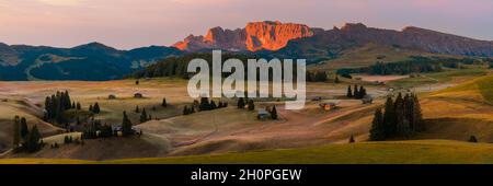 Die Seiser Alm ist ein Dolomitenplateau und die größte Höhenwiese Europas. Befindet sich in der italienischen Provinzregierung Südtirol Stockfoto