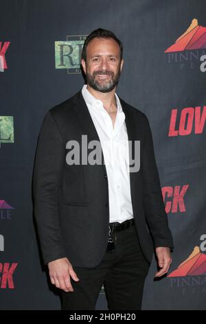 Los Angeles, Kalifornien. Oktober 2021. Matt Shapira bei der Ankunft für LOVE ON THE ROCK Weltpremiere, Hilton Los Angeles - Universal City, Los Angeles, CA 13. Oktober 2021. Kredit: Priscilla Grant/Everett Collection/Alamy Live Nachrichten Stockfoto