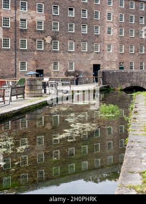 Alte Mühlengebäude in Cromford Mill, Derbyshire, Großbritannien; erbaut von Richard Arkwright im Jahr 1771, heute UNESCO-Weltkulturerbe Stockfoto