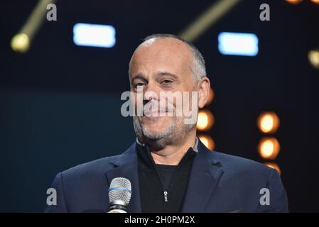 Köln, Deutschland. Oktober 2021. Francisco Negrin, Creative Director von Holiday on Ice bei der Präsentation von „A New Day“ - der neuen ICE-Show von Holiday on Ice. Die neue Show startet am 17. November 2021 und tourt mit insgesamt 180 Shows durch 23 Veranstaltungsorte in Deutschland. Quelle: Horst Galuschka/dpa/Alamy Live News Stockfoto