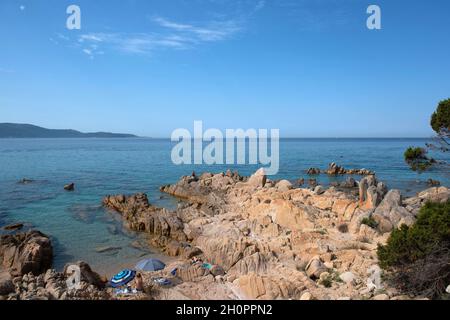 Departement Corse du Sud (Südkorsika), Olmeto: Felsen in der Nähe des Abbartello-Strandes Stockfoto