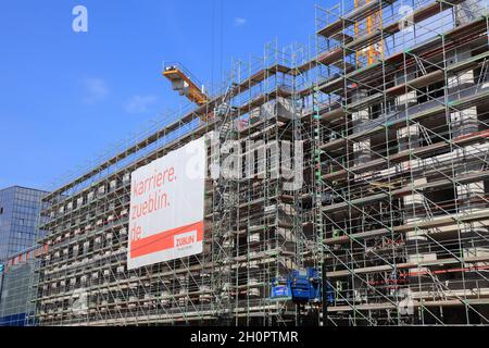 DORTMUND, 16. SEPTEMBER 2020: Baustelle des BaseCamp-Komplexes in Dortmund. Die Hauptbaugesellschaft Zublin ist Teil der St. Stockfoto