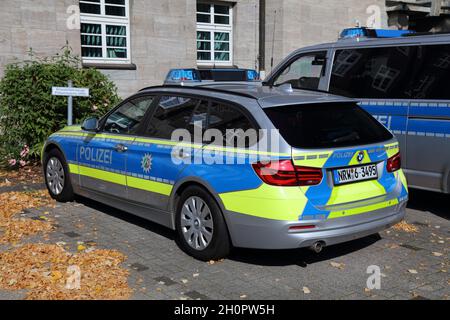 BOCHUM, 17. SEPTEMBER 2020: Deutsches Polizeifahrzeug in Bochum geparkt. Die Polizei Nordrhein-Westfalen beschäftigt 42,0 Mitarbeiter Stockfoto