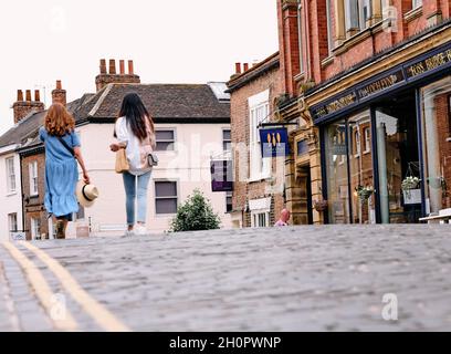 Loch Fyne Restaurant -York Touristen, die durch die Straßen und die Architektur von York City, Yorkshire England, Großbritannien, wandern Stockfoto