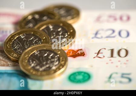 Datei Foto vom 26/01/18 von Geld. Laut einer Umfrage der Bank of England unter Kreditgebern dürften bis Ende November mehr Haushalte Hypotheken und andere Kredite in Zahlungsverzug geraten haben. In der Umfrage der Bank zu den Kreditbedingungen werden Banken und Baugesellschaften zu Trends befragt, die sie in letzter Zeit gesehen haben, und zu ihren Erwartungen für die kommenden drei Monate. Ausgabedatum: Donnerstag, 14. Oktober 2021. Stockfoto