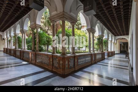 Das Museum der Schönen Künste von Sevilla oder das Museo de Bellas Artes de Sevilla. Innenhof. Stockfoto