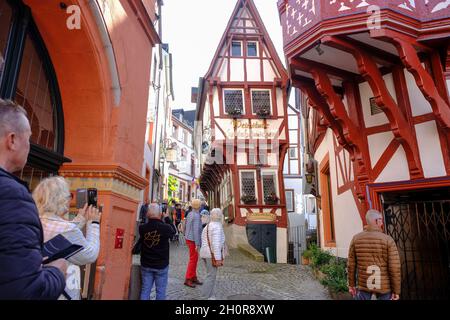 DEU, Deutschland, Rheinland-Pfalz, Bernkastel-Kues, 10.10.2021: Die Weinstube Spitzhäuschen in der Nähe des Marktplatzes von Bernkastel-Kues an der M Stockfoto