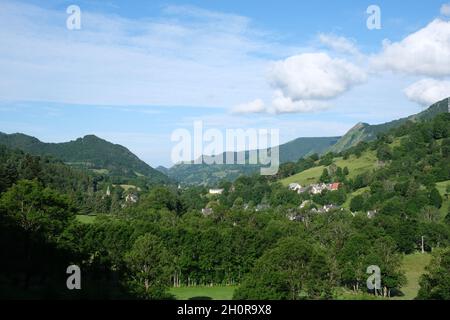 Mandailles Saint Julien im Jordanne Valley (Zentralfrankreich) Stockfoto