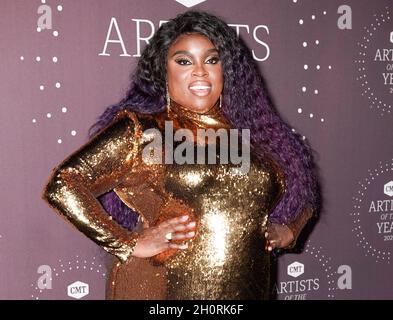Nashville, USA. Oktober 2021. Yola nimmt am 13. Oktober 2021 an der CMT Artist of the Year 2021 in Nashville, Tennessee, Teil. Foto: Ed Rode/imageSPACE/Sipa USA Kredit: SIPA USA/Alamy Live News Stockfoto