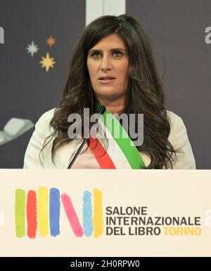 Turin, Italien, 14/10/2021, Internationale Buchmesse 2021 die institutionelle Einweihung wird vom Bildungsminister Patrizio Bianchi und dem Kulturminister, Dario Franceschini, besucht. Mit Silvio Viale, Präsident der Vereinigung Turin, der Stadt des Buches, Giulio Biino, Präsident der Circolo dei Readers Foundation, Chiara Appendino, die bürgermeisterin von Turin, della Passerelli, Gründerin und Redaktionsleiterin von Sinnos editrice, Alberto Cirio, Präsident der Region Piemont, Sandra Ozzola, Gründerin von le Edizioni und/oder Benedetto della Vedova, Unterstaatssekretär für auswärtige Angelegenheiten, Nico Stockfoto