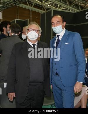 Turin, Italien, 14/10/2021, Internationale Buchmesse 2021 die institutionelle Einweihung wird vom Bildungsminister Patrizio Bianchi und dem Kulturminister, Dario Franceschini, besucht. Mit Silvio Viale, Präsident der Vereinigung Turin, der Stadt des Buches, Giulio Biino, Präsident der Circolo dei Readers Foundation, Chiara Appendino, die bürgermeisterin von Turin, della Passerelli, Gründerin und Redaktionsleiterin von Sinnos editrice, Alberto Cirio, Präsident der Region Piemont, Sandra Ozzola, Gründerin von le Edizioni und/oder Benedetto della Vedova, Unterstaatssekretär für auswärtige Angelegenheiten, Nico Stockfoto