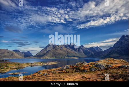 Austnesfjorden im Herbst, Vagan, Lofoten, Nordland, Norwegen Stockfoto