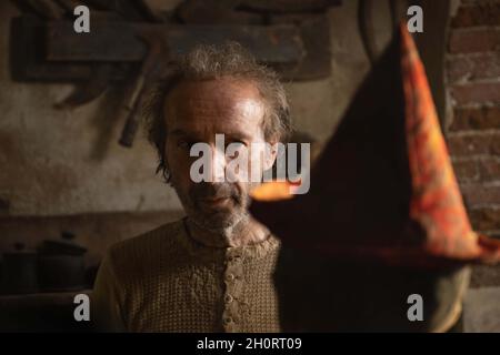 PINOCCHIO (2019) ROBERTO BENIGNI FEDERICO LELAPI MATTEO GARRONE (DIR) ATTRAKTIONEN AM STRASSENRAND/MOVIESTORE COLLECTION LTD Stockfoto