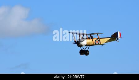 Jahrgang 1916 Sopwith Pup 1. Weltkrieg Flugzeug im Flug. Stockfoto