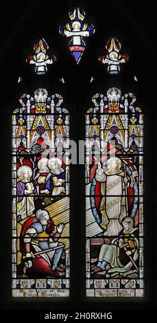 Buntglasfenster von Frederick Drake mit Darstellung der Auferstehung Christi, St. Smwithun's Church, Sandy, Bedfordshire Stockfoto