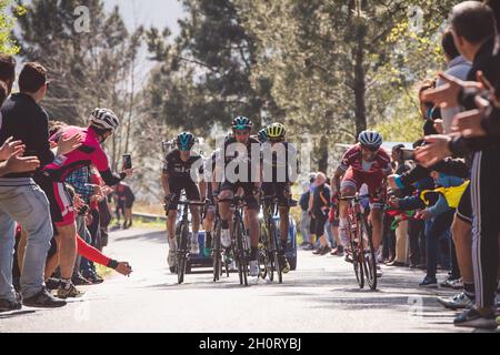 2017 Baskenland-Rundfahrt. Tiago Machado greift David Lopez an. Stockfoto