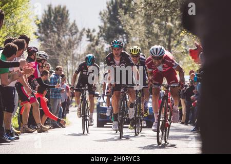 2017 Baskenland-Rundfahrt. Tiago Machado greift David Lopez an. Stockfoto