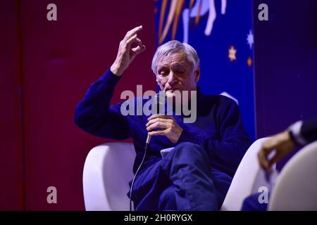 Luigi Ciotti während der Internationalen Buchmesse von Turin am 14. Oktober 2021 in Turin, Italien. Die Internationale Buchmesse von Turin kehrt nach fast zwei Jahren nach Beginn der Pandemie von Covid 19 nach Lingotto Fiere zurück. Stockfoto