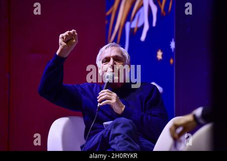 Luigi Ciotti während der Internationalen Buchmesse von Turin am 14. Oktober 2021 in Turin, Italien. Die Internationale Buchmesse von Turin kehrt nach fast zwei Jahren nach Beginn der Pandemie von Covid 19 nach Lingotto Fiere zurück. Stockfoto