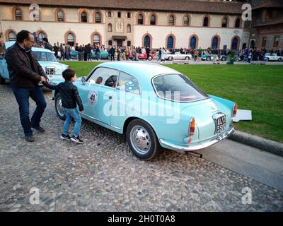 Mailand, Italien. Oktober 2021. TROFEO MILANO, ein Wettbewerb für Oldtimer und Motorräder, der vom C.M.A.E., Club Milanese Automotoveicoli d'Epoca, organisiert wird. Stockfoto