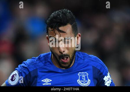 Evertons Theo Walcott reagiert auf eine Herausforderung Stockfoto