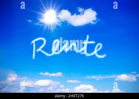 Rente an einem sonnigen blauen Himmel geschrieben, bedeutet das deutsche Wort Ruhestand oder Altersrente, Symbol für die Vorfreude auf endlose Feiertage. Stockfoto