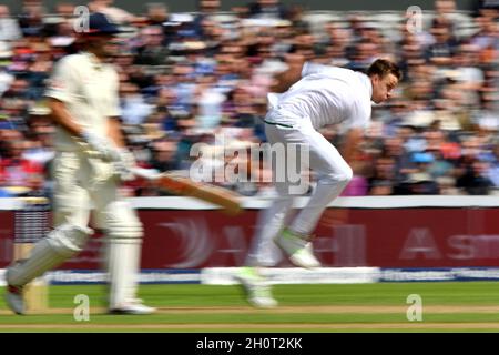 Südafrikas Morne Morkel bowls beim vierten investierten Test Match zwischen England und Südafrika auf dem Old Trafford Cricket Ground, Manchester. Stockfoto