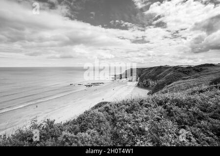 County Durham Großbritannien: 26. Juli 2020: Durham Heritage Coast in schwarz und weiß Stockfoto