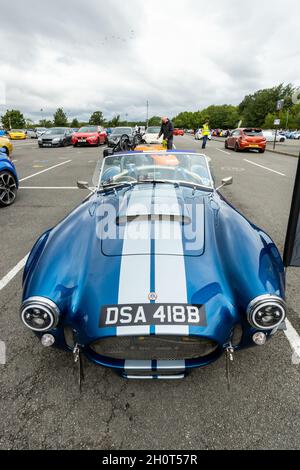 Darlington UK; 23. August 2020: Eine blaue AC Cobra auf der Auto Show (Autoshow) Stockfoto