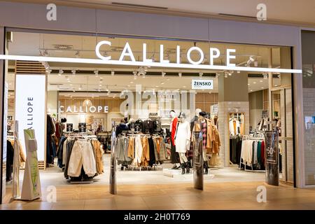 Belgrad, Serbien - 14. November 2020: Calliope-Logo und Ladenfront im Einkaufszentrum Ada Mall in Belgrad, Serbien Stockfoto