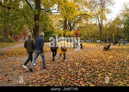 Djurgården in Stockholm, Schweden, am Sonntagnachmittag. Stockfoto