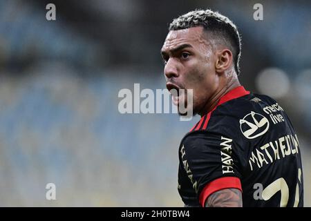 Maracana Stadium, Rio de Janeiro, Brasilien. Oktober 2021. Brasilianische Serie A, Flamengo versus Juventude; Matheuzinho of Flamengo Kredit: Action Plus Sports/Alamy Live News Stockfoto