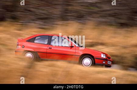 1988 Vauxhall Astra GTE MKII fährt in Wales Großbritannien Stockfoto