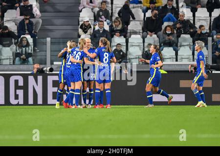 Turin, Italien. Oktober 2021. Erin Cuthbert (22) aus Chelsea erzielt beim UEFA Women's Champions League-Spiel zwischen Juventus und Chelsea im Juventus-Stadion in Turin 0.1 Punkte. (Foto: Gonzales Photo/Alamy Live News Stockfoto