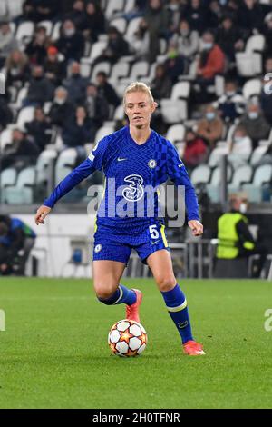 Turin, Italien. Oktober 2021. Sophie ingle (5) aus Chelsea beim UEFA Women's Champions League-Spiel zwischen Juventus und Chelsea im Juventus Stadium in Turin. (Foto: Gonzales Photo/Alamy Live News Stockfoto
