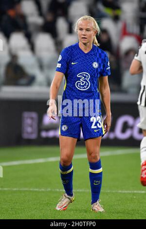 Turin, Italien. Oktober 2021. Pernille Harder (23) aus Chelsea beim UEFA Women's Champions League-Spiel zwischen Juventus und Chelsea im Juventus Stadium in Turin. (Foto: Gonzales Photo/Alamy Live News Stockfoto