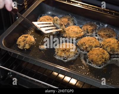 Leckere vegetarische Pilzbällchen im Ofen Stockfoto