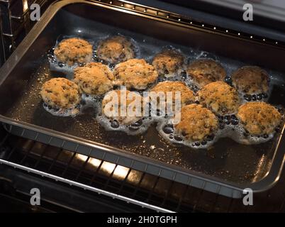 Leckere vegetarische Pilzbällchen im Ofen Stockfoto