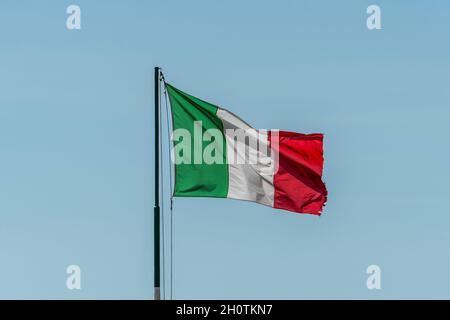 Italienische Flagge am Himmel Stockfoto